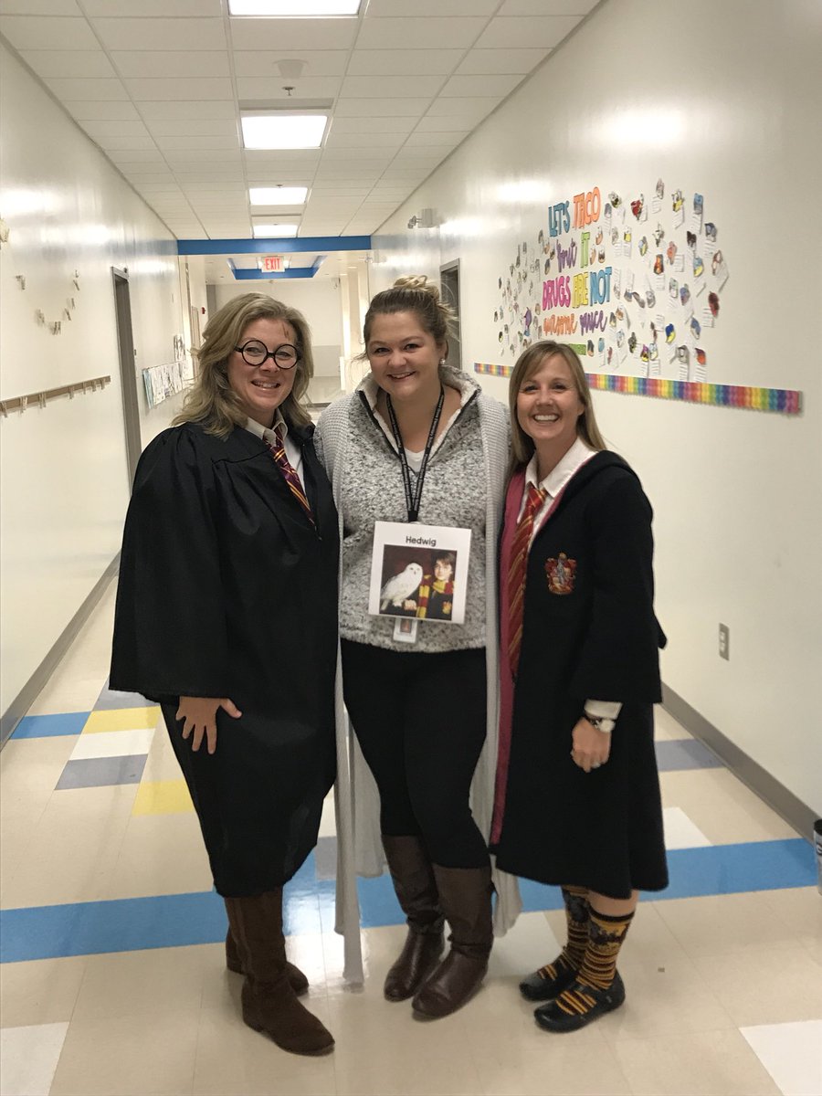 mrsgrayteaches's tweet image. Looking a lot like Hogwarts @pgesflyers. @MsSnydersClass @OberdorfTammy #bookcharacterday #harry #hermione #hedwig