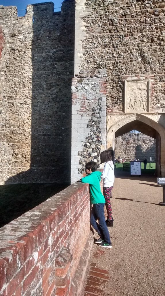 KatherinePathak's tweet photo. Our verdict is that Framlingham is the most dog friendly town in East Suffolk. Dogs are allowed in the museum and even on the castle walls. We also found a lovely cafe called The Lime Tree, where doggies were welcome, so we could have a sit down lunch. 10/10 pup score 🐾🐾 https://t.co/6bbh1meqi8