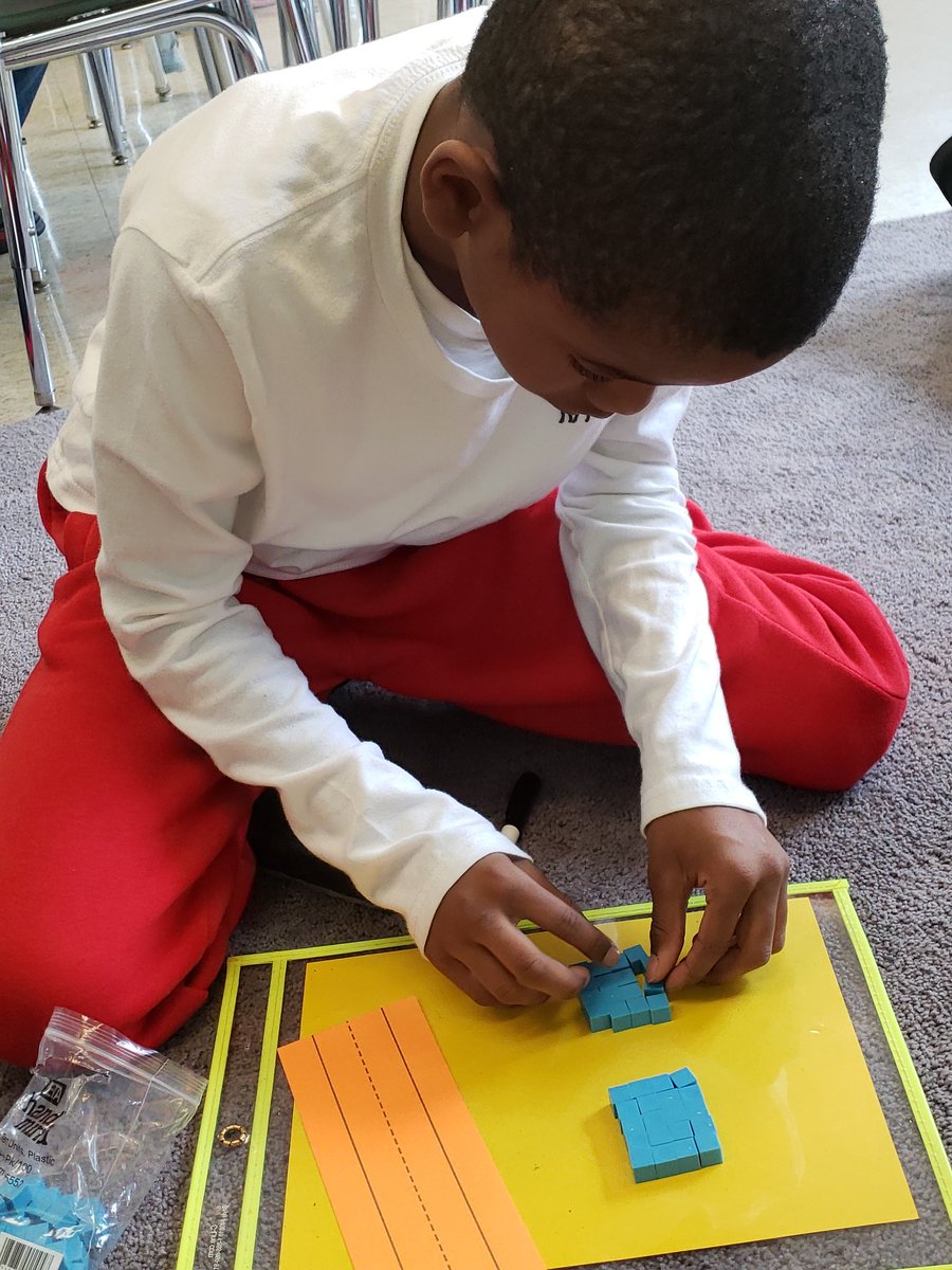 3rdgradeRush's tweet image. Making man fun &amp;amp; engaging with manipulatives! Create an array and then CHOP it! #distributivepropertyofmultiplication #breakItApart #putItTogether  #3rdGradeFun #MathMinds @SFABronx @MSheridanNEEB