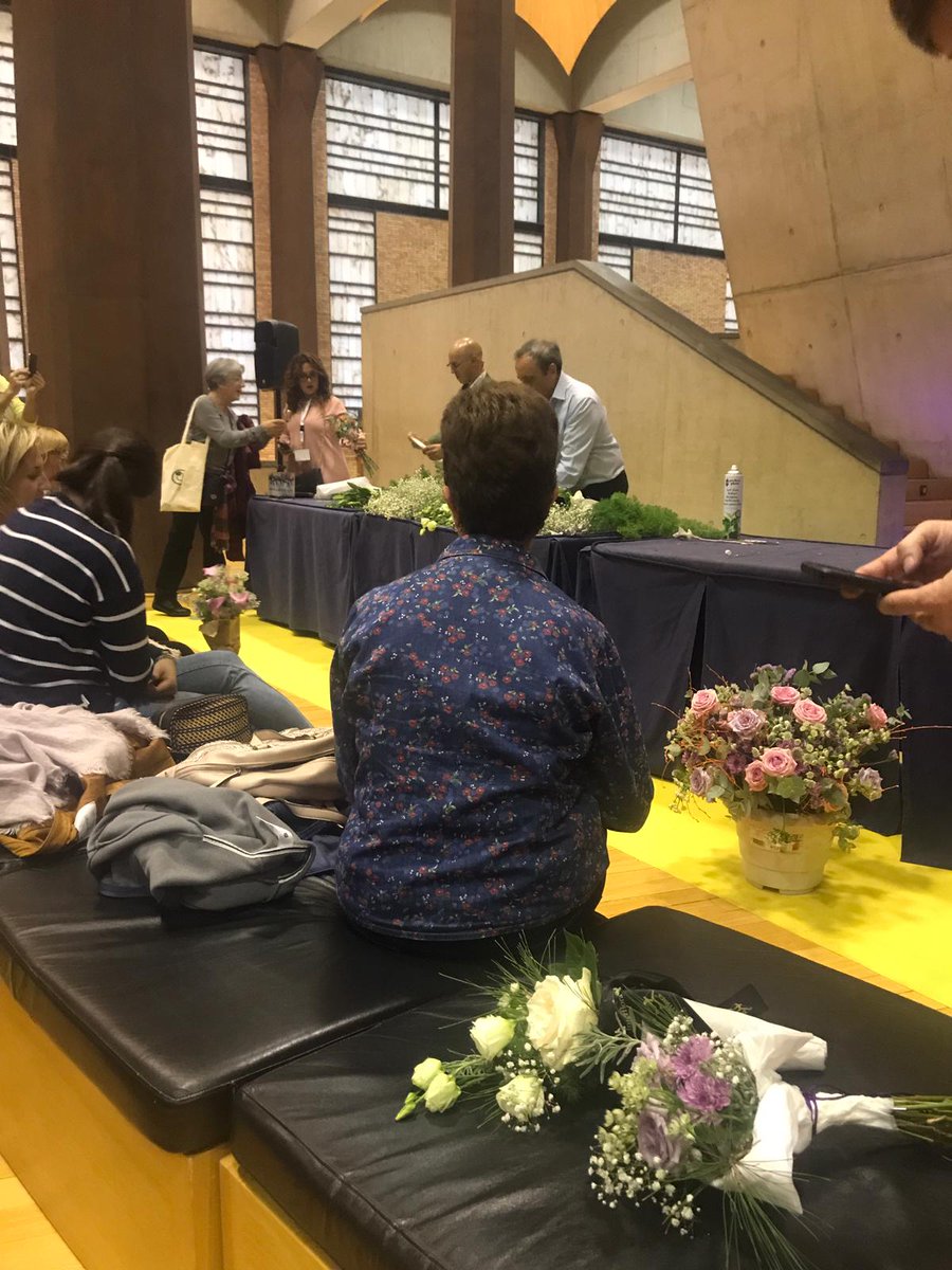 La Escuela Andaluza de Arte Floral Funerario nos ha mostrado su saber hacer en directo 😍😍 Maravilla visual!