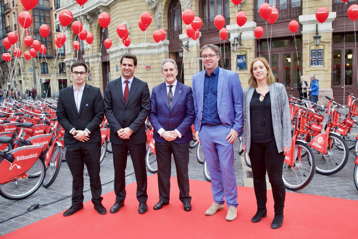 interprofitcom's tweet photo. Bilbao celebra la llegada del nuevo servicio de #bicicletas de pedaleo asistido @BilbaoBizi gestionado por @sagalesbus y @nextbikeES. Desde #Interprofit hemos organizado el acto de #inauguración, donde los asistentes han podido disfrutar de este nuevo servicio. #bilbaobizi https://t.co/WSCXr4w7o7