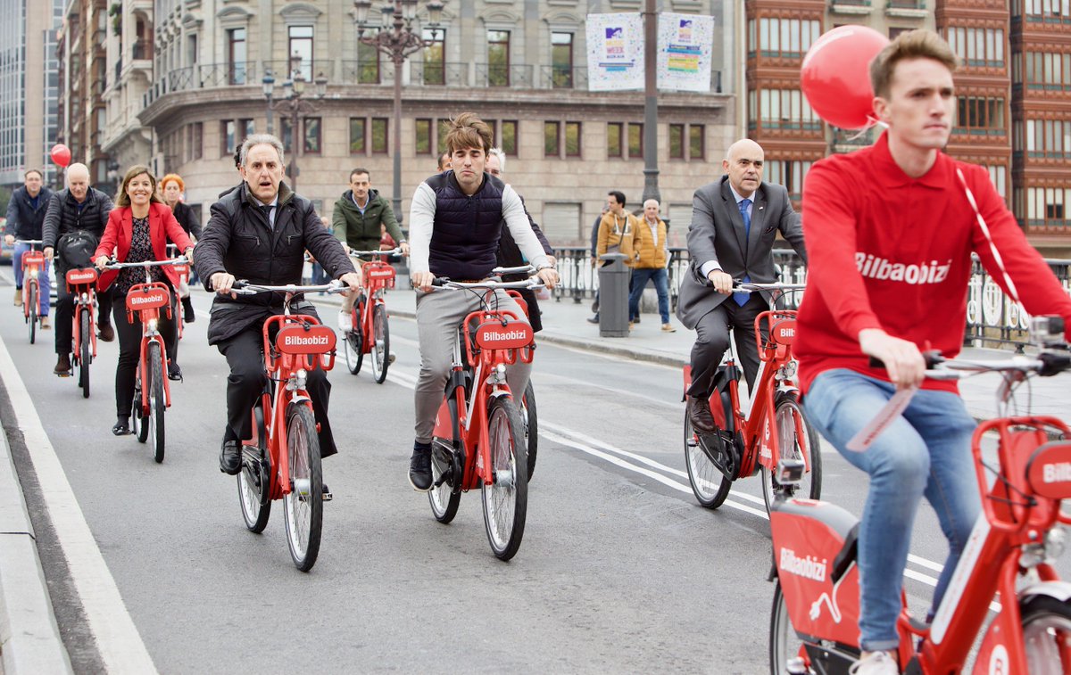 interprofitcom's tweet photo. Bilbao celebra la llegada del nuevo servicio de #bicicletas de pedaleo asistido @BilbaoBizi gestionado por @sagalesbus y @nextbikeES. Desde #Interprofit hemos organizado el acto de #inauguración, donde los asistentes han podido disfrutar de este nuevo servicio. #bilbaobizi https://t.co/WSCXr4w7o7