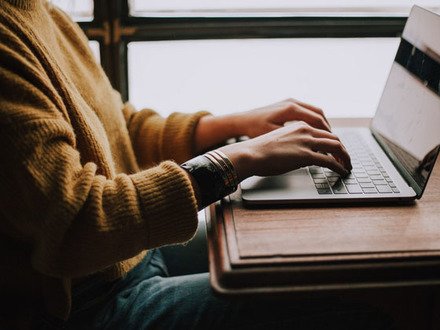 lukie85's tweet photo. .@eMarketer covers new @Genesys survey data and highlights how #CustServ blunders can be fixed by blending #AI with the human element.  https://t.co/l3W71z7Wja https://t.co/jEyZyc1mex
