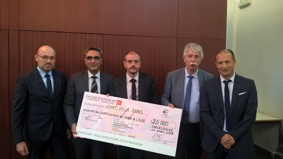 Face à la violence des intempéries et inondations survenues dans le département de l’#Aude, la <a href="/CaissepargneLR/">Caisse d'Epargne Languedoc-Roussillon</a> apporte son soutien aux collectivités, PME et particuliers sinistrés 🤝
➡️En savoir plus sur ce soutien d'urgence : ow.ly/74jR30mnLte
#VousEtreUtile #solidarité