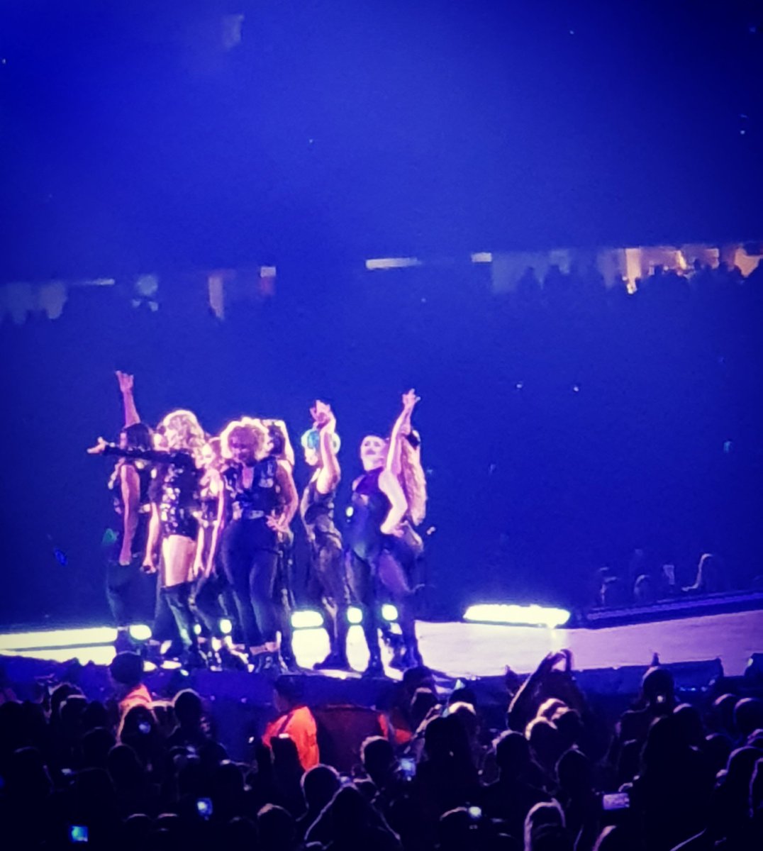 Erniemac82's tweet photo. @taylorswift13 amazing concert tonight. Thank you. My nieces first concert. #makingmemories #taylorswift #taylorswiftmelbourne https://t.co/LiY3K17Dzw