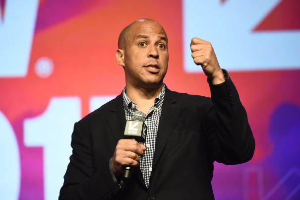 YogaArmy's tweet image. Two Additional Suspected Bombs Found In Manhattan &amp;amp; Florida; Targets Were Cory Booker &amp;amp; James Clapper Via CNN deadline.com/2018/10/suspec… #BreakingNews #cnnbomb