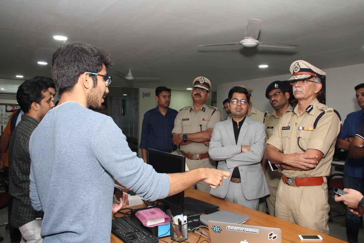 Young Minds and Police Meets at GUSEC. The Commissioner of Police along with JCP Sector-1, DCP Traffic East and DCP Traffic West visited @GUSECIndia to explore more on challenges faced and how our brilliant young minds can solve it using innovation. #InnovativePolice #MaruAmdavad