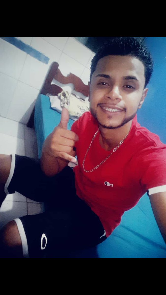 UatsonBreno's tweet photo. Pensei na lacoste...🎶😎🍁🔥 https://t.co/Gj93FjhLqZ