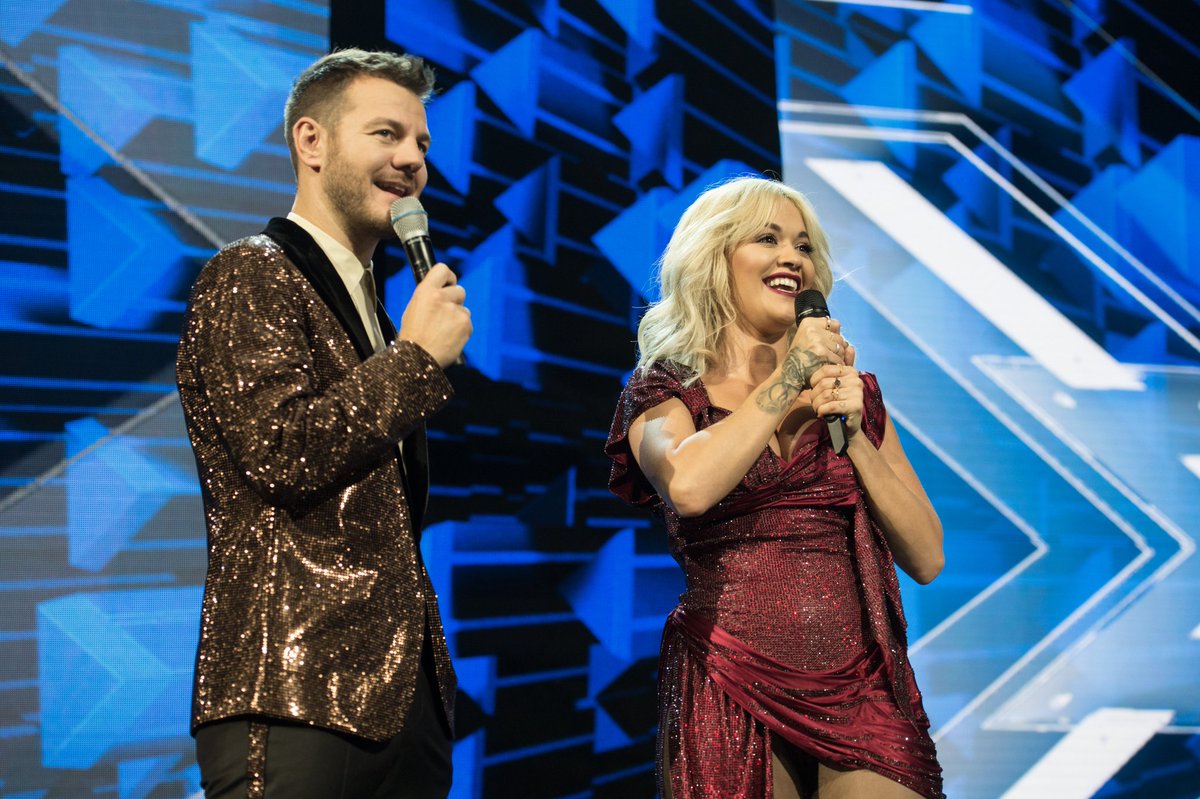 MusicTvOfficial's tweet photo. Si sono accesi i riflettori nella #XFactorArena con il primo L#IVE andato in onda su @SkyUno. Ed è subito record con 2
milioni 700 mila voti; sui social, X Factor è il programma tv più commentato della giornata.
Ospiti @thisismaneskin e @RitaOra
Ph. © Jule Hering via Uff Stampa https://t.co/jmunxaGqnk