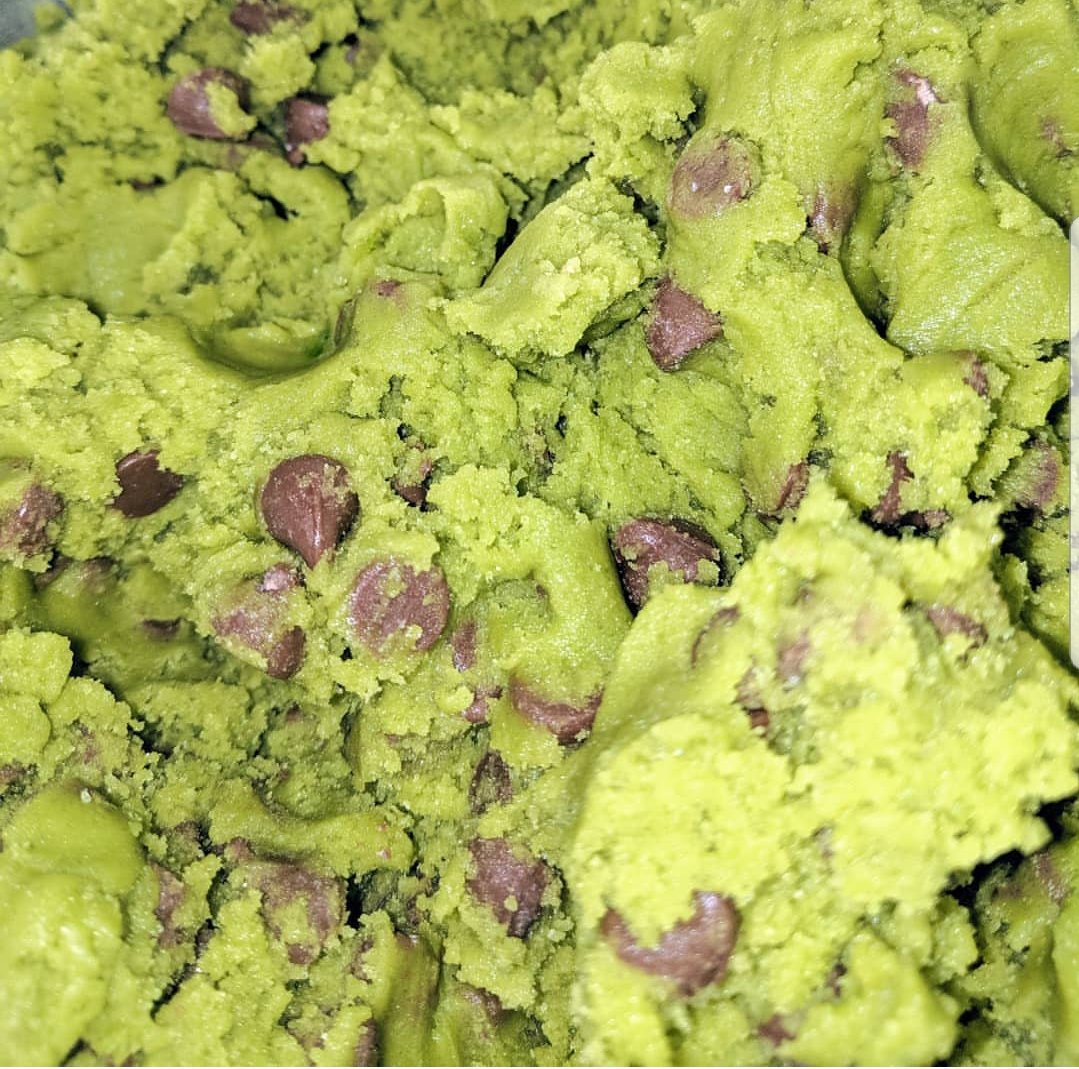 HigherHeights4's tweet photo. #time to #WakeAndBake 
#cannabis #marijuana #weed #stonnernation #edibles #mintcookies #CannabisCommunity #cannabisculture #StonerFam #MedicalMarijuana #ganja #girlsweed https://t.co/715BkgG1Si