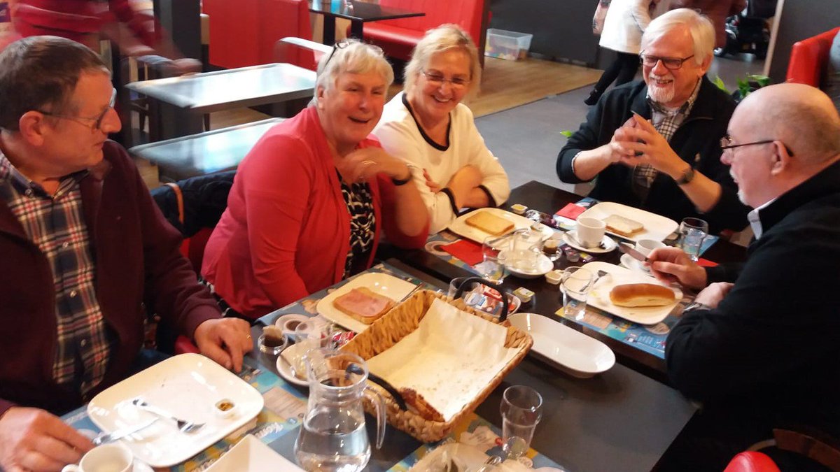 Maar liefst 19 gasten genoten vandaag van de #KomErbij lunch en de leuke gesprekken met elkaar. Ruim de helft van de bezoekers heeft zich zelfs al opgegeven voor de volgende lunch!
Kom jij er 30 november ook bij? Aanmelden: secretariaat@vipvoorelkaar.nl of tel. 0161-224314.