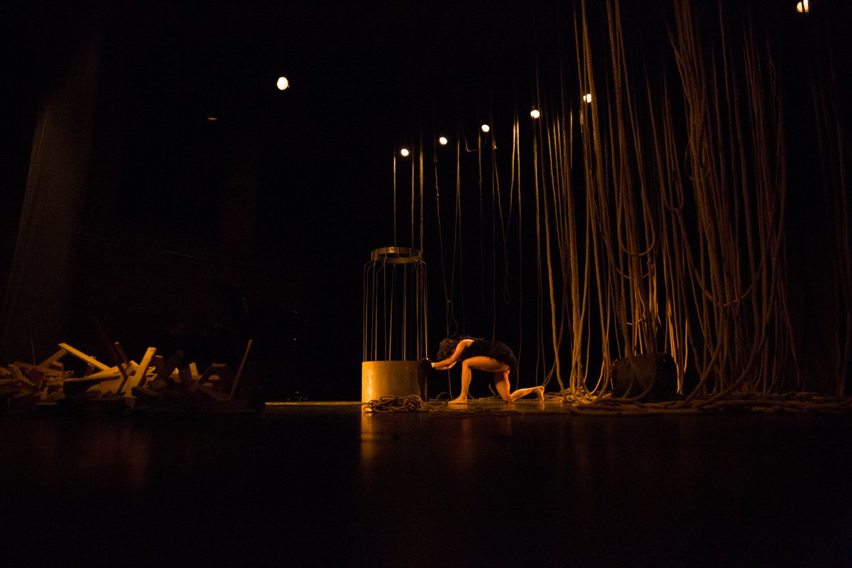 La 📷de la semaine
Retour sur la performance BWV 988, 30 possibilités de transgression de François Andes, Luiz Gustavo Carvalho et Jacqueline Gimenes lors du Grand Final du Grand Huit ! 
Une performance autour des Variations de Goldberg BWV 988 de Bach.
<a href="/mons_culturelle/">Mons, Capitale culturelle</a>