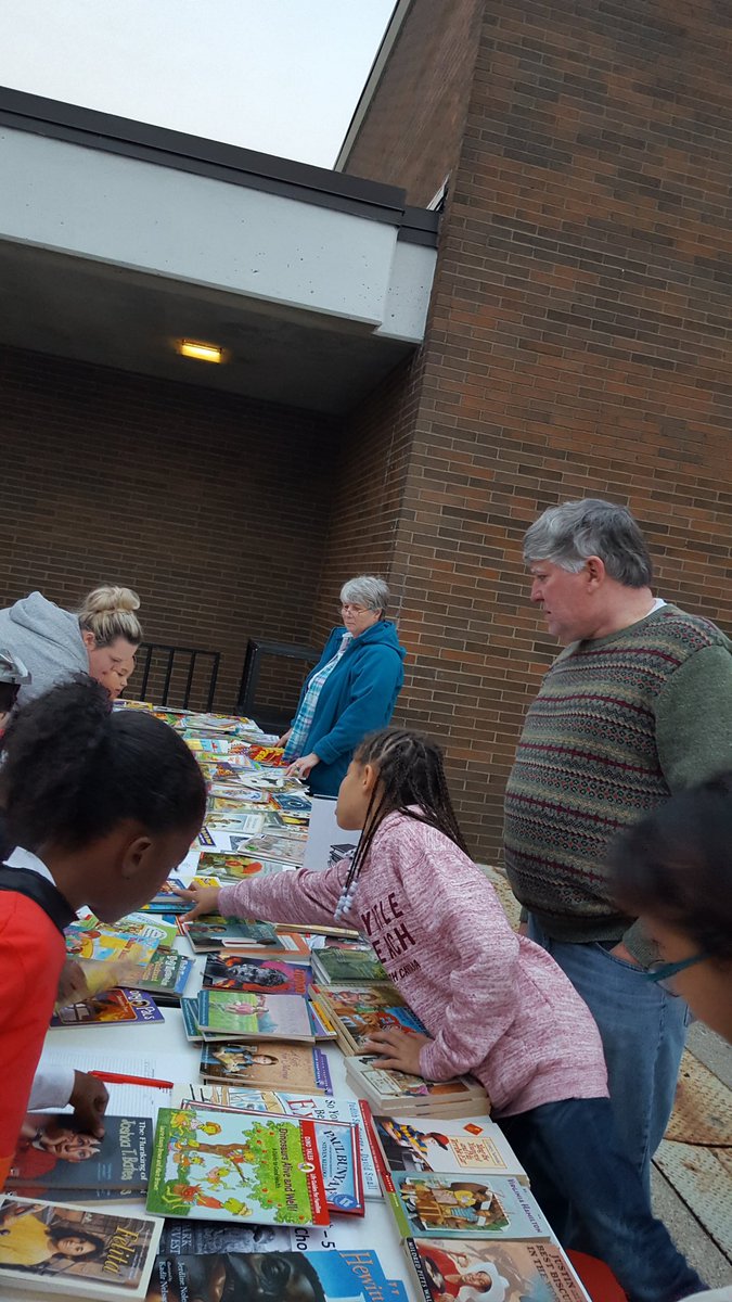 FrcGutermuth's tweet photo. The Reading Under the Stars Event for 18-19 is in the books! Thanks to students, families and staff for making it a great Success! Curl up with the book you received and READ IT! https://t.co/W2jtHT8Dkf