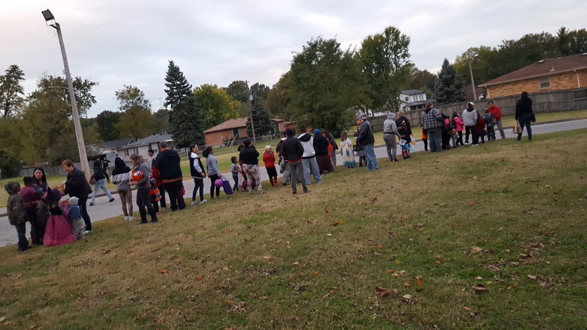 FrcGutermuth's tweet photo. The Reading Under the Stars Event for 18-19 is in the books! Thanks to students, families and staff for making it a great Success! Curl up with the book you received and READ IT! https://t.co/W2jtHT8Dkf