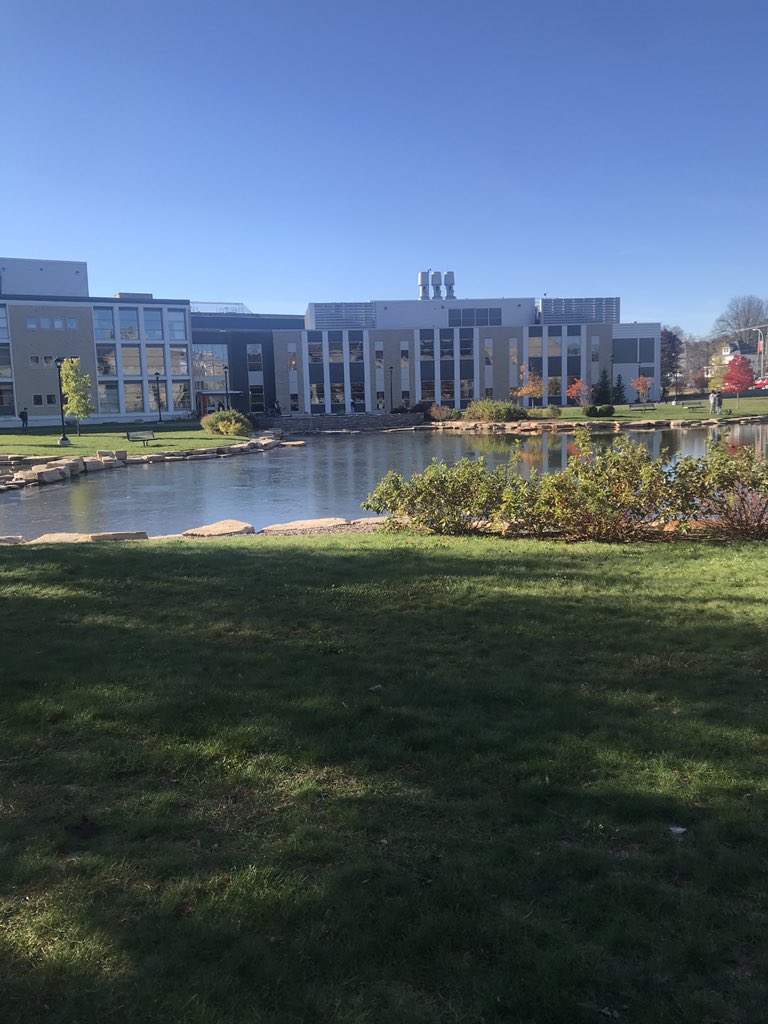 maddyzoph33's tweet photo. The pond is starting to freeze over!! Plattsburgh weather is coming! #Plattslife https://t.co/TlZmax91LM