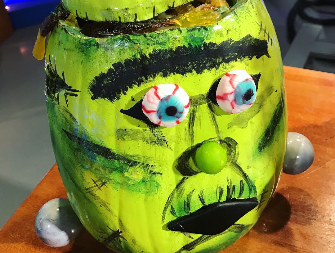 What a SWEET morning learning about candy carving with <a href="/SugarCubeYYC/">The Sugar Cube</a>! Side note: every Halloween <a href="/SugarCubeYYC/">The Sugar Cube</a> donates it’s mobile candy truck contents to kids in the neighbourhood that donates the most to Kids Cancer Care! Sugarcubeyyc.com/halloweenconte… for more! 😍🎃🍬🍭