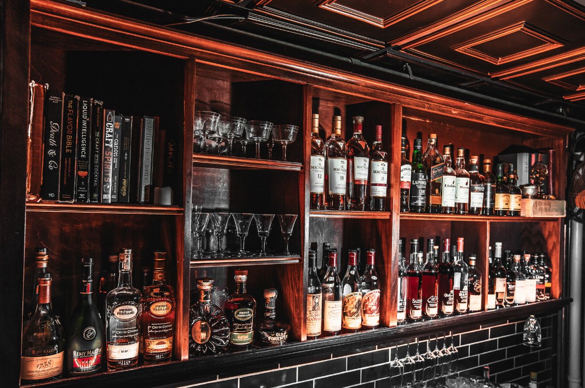 Top Shelf.
.
photo: @anthonydibiasephotography //#portlandmaine #cocktails #craftcocktails #drinks #bartender #mixology #barscape #beautifulbars #bar #blythlyfe #cocktailbar #barshelf #barlife #mixologist #modernbartender #nightlife #worldsbestbars #bardesign #driiiiinks