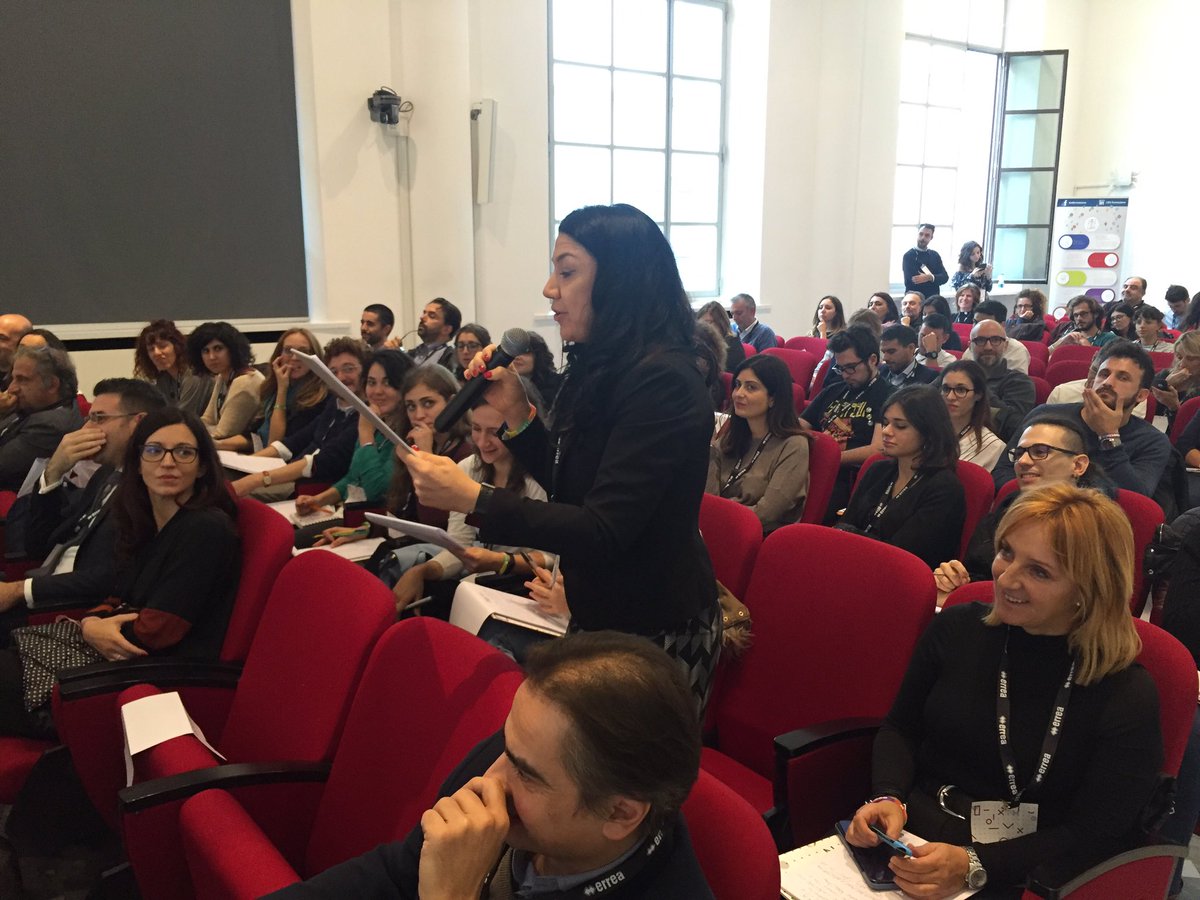 SQcuoladiBlog's tweet image. Se ho ben capito... Nuovo format: la restituzione dal pubblico degli interventi dei relatori al #DSL18 #SDBAwards #DigitalSalesLab