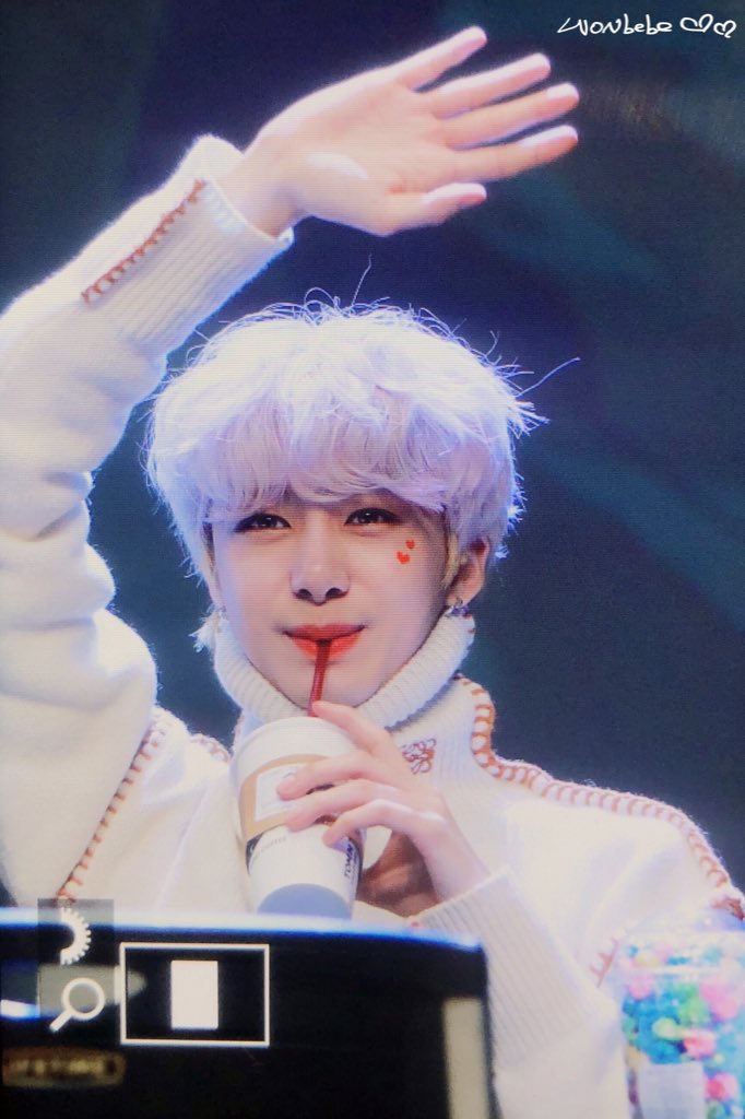 wonbebe0115's tweet photo. 181026 신나라팬싸
#MONSTA_X #몬스타엑스 
#ARE_YOU_THERE #SHOOTOUT
#형원 #HYUNGWON 
#H_ONE #ヒョンウォン 
@OfficialMonstaX https://t.co/bBmLPHFx9a