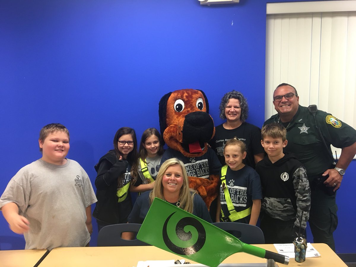 BeARidgeback's tweet photo. Pawsitively drug free!#GoRidgebacksGo
#Whatyoudorightnow
#HeartofaChampionHustlelikeanUnderdog @DeirdreLaBelle @CitrusSchools https://t.co/JlcslUBI6x