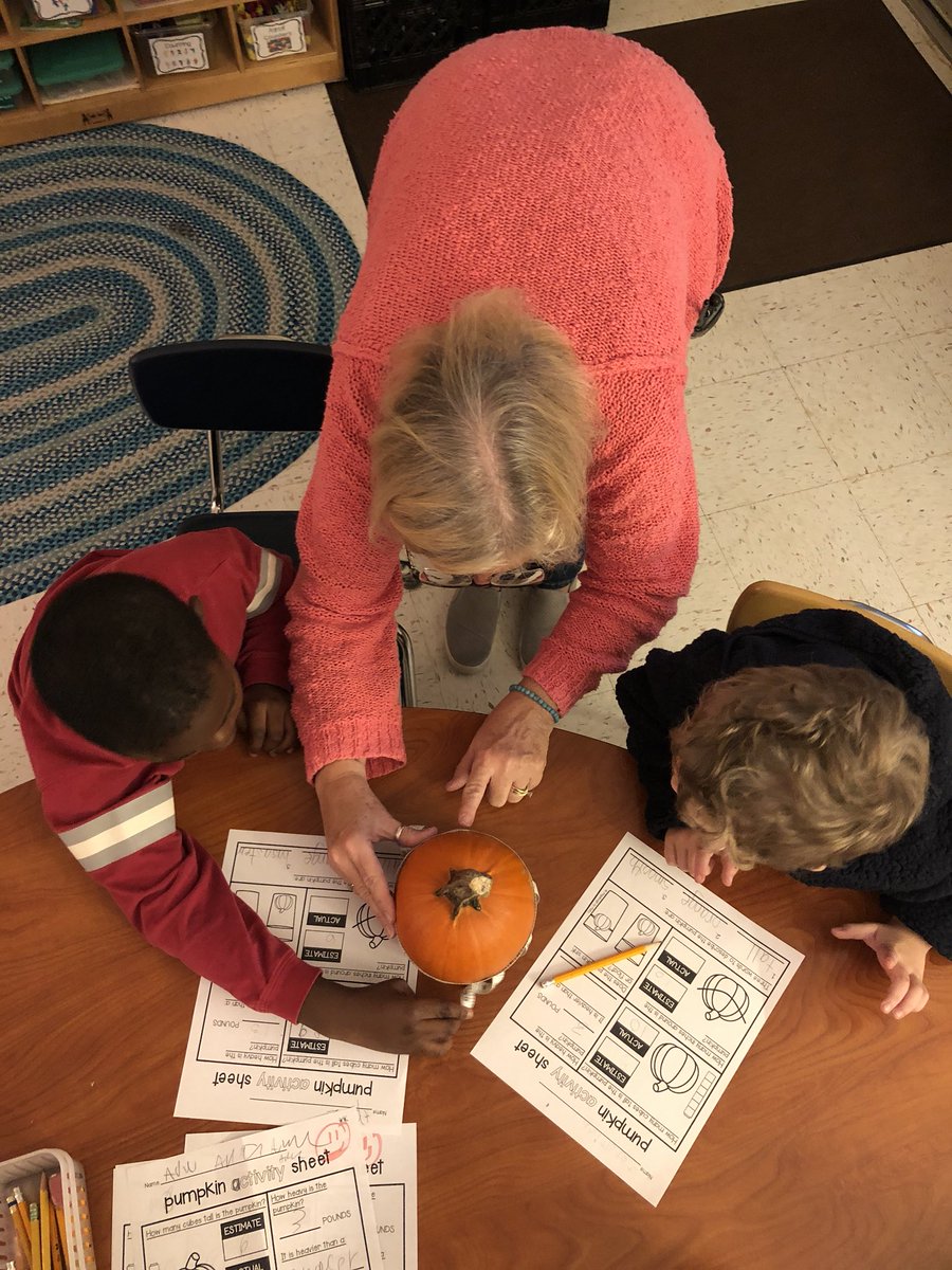 MayaCummins's tweet photo. Having fun estimating and finding the actual measurement and weight of the pumpkin! #STEM #mathchat #nhcschat #pvttchat #Pumpkins #fall @PineValleyElem https://t.co/M04oFkx7U8