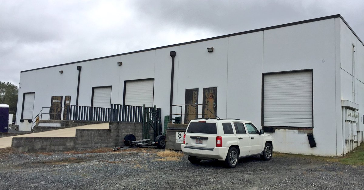 JenniferMcEach2's tweet photo. #BeforeAndAfter applying @PPG  #PermaCrete to the block &amp; painting the metal doors. Making your workplace better one building at a time. https://t.co/JGcoSlJ39o