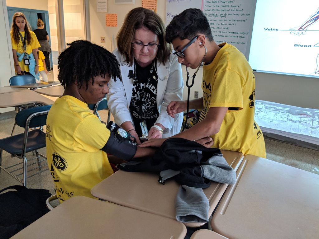 MPSPanthers's tweet image. 8th grade students learning about the circulatory system by taking blood pressure with nurse Zakrzewski.
Thanks for sharing, Beth Bond!
#whitcombstemweek