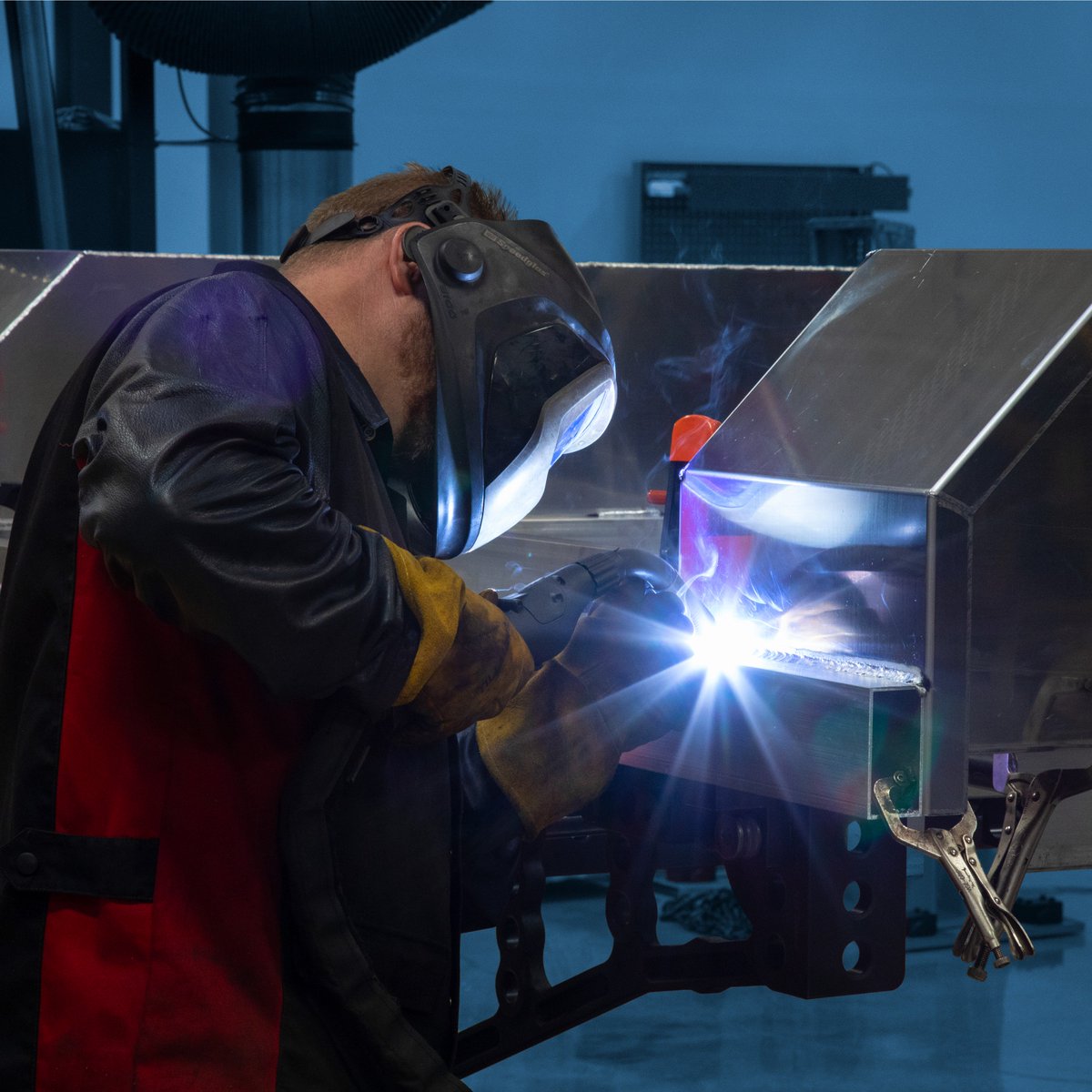 BlucoCorp's tweet photo. Happy Friday to all the #welders out there!
#Welding #FridayFeeling #FridayMotivation #ModularFixturing #HardWork #Weld #Accuracy #Repeatable #Quality https://t.co/tX7U0Y3diY