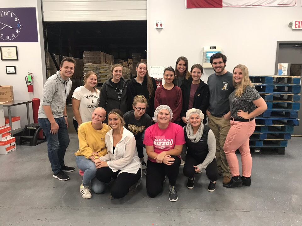 MizzouEdStuCo's tweet photo. On Wednesday some of our members served at the Food Bank! We packaged granola for the Buddy Pack program that distributes healthy food to 7,500 kids across 160 schools in MO. Consider donating at https://t.co/EvX4Ftlu67 
#MIZCoE #StuCo https://t.co/QRU3JWrD8N