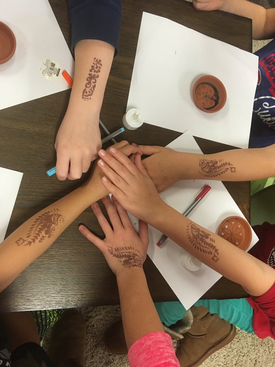 GB4th209's tweet photo. Enjoying the festival of Diwali in our Art Adventure! Thank you Greenbriar PTO! https://t.co/tjPCNhlPHt