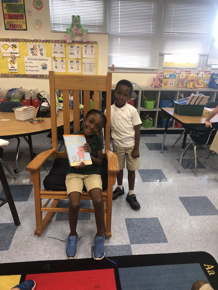 MsCall1stgrade's tweet photo. Thank you Emma for choosing to come read to my class for your reward! She even got to see her cousin! @MrsDelago23 @SLESeahawks @collierschools #bAck2bAck https://t.co/1Wwr3D9Tm8