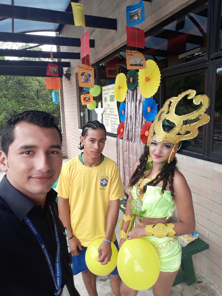 JHONjMESA23's tweet photo. Walking around the world @Farid_Figueroat @Ayalapsenaeduc1 #languageweekCFMA #semanadeidiomassena https://t.co/wxcV4tQ6tI