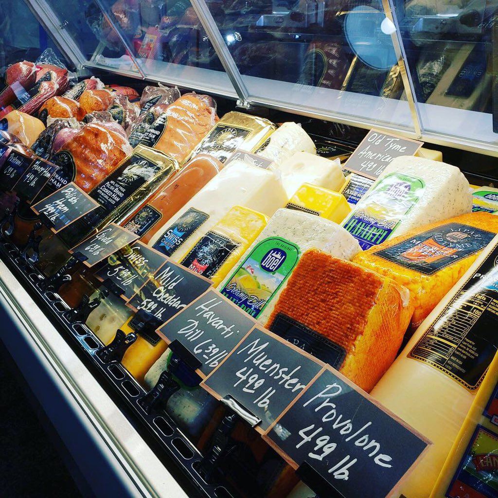 PittResLife's tweet photo. A sneak 👀 inside Pitt’s new grocery store, opening soon! #EatatPitt https://t.co/4zxm9AXjPb