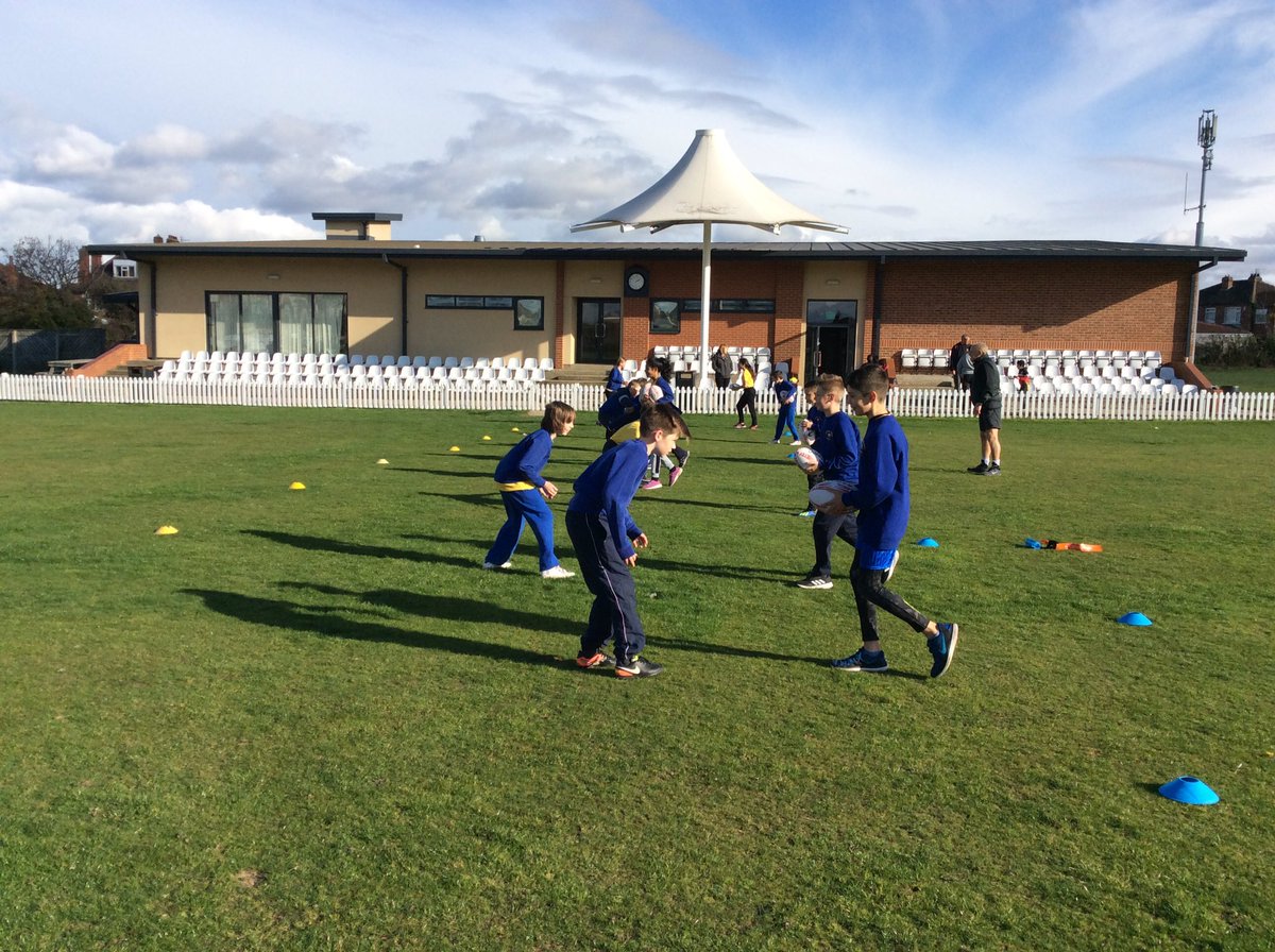 marton_manor's tweet photo. Year 6 have had a great afternoon @BoroRugby learning how tackle. #newskills #keephold https://t.co/neMi79hJVx