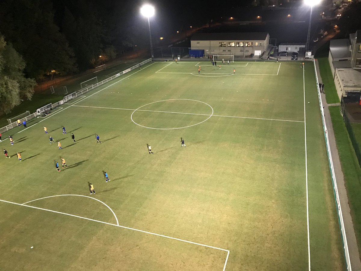 stopled's tweet photo. Une belle réalisation d un #éclairage de terrain de #football 150 Lux au sol https://t.co/xJno0KprV7