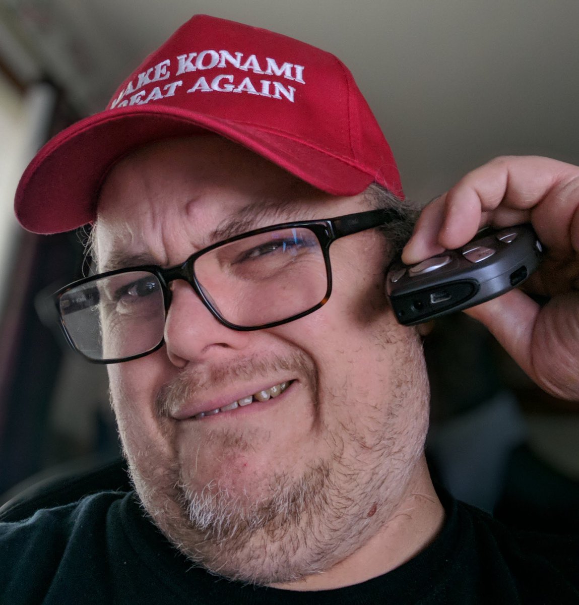 TorgoPSN's tweet photo. @jcalvinvesco It's literally a Nokia mobile phone mixed with being a gaming handheld. Problem is, this is how you had to talk on it as a phone... https://t.co/JX4RjEmDIT