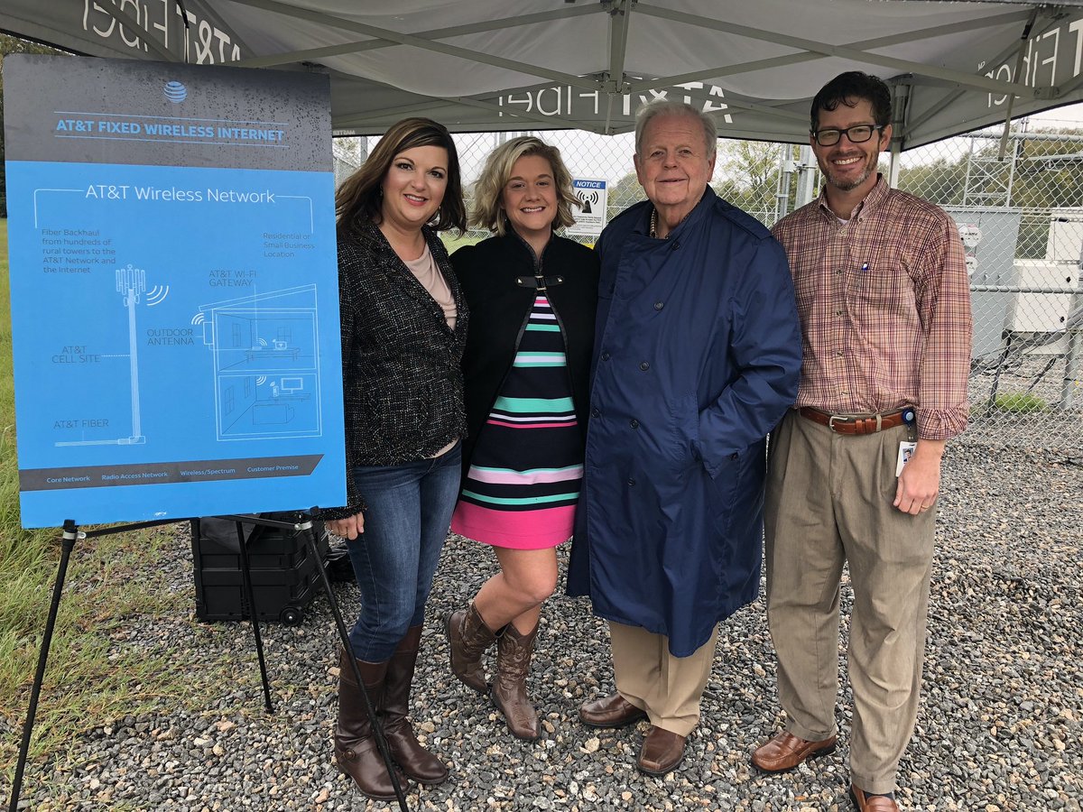 LouisianaMobile's tweet photo. Rain couldn't keep #ATTLouisiana from celebrating the launch of Fixed Wireless Internet in Richland Parish! https://t.co/nodGuruE8k