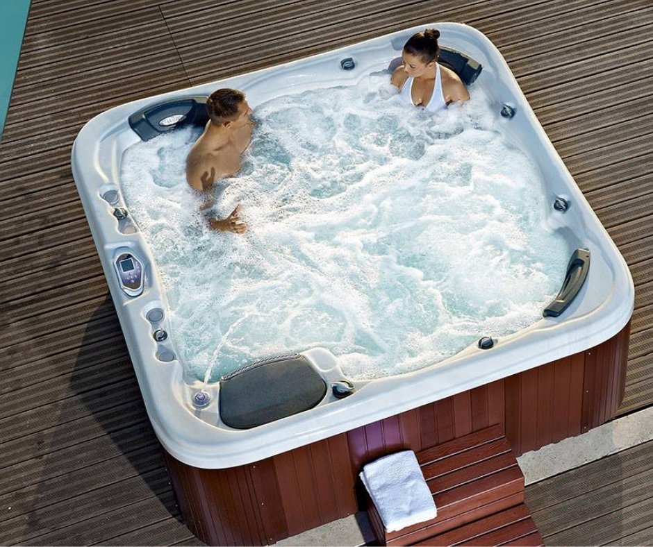 It's Friday afternoon and we're already in the hot tub? Have you got that #FridayFeeling already? justhottubs.com/wellis/