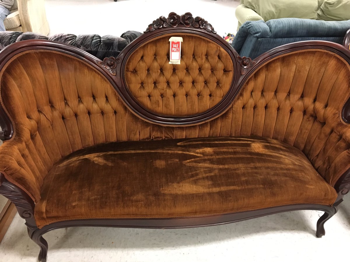 RRMissionStore's tweet image. It’s Friday!  That means 25% off ALL furniture!!  Come in for the #bestdealsinthetriangle. Be Blessed.