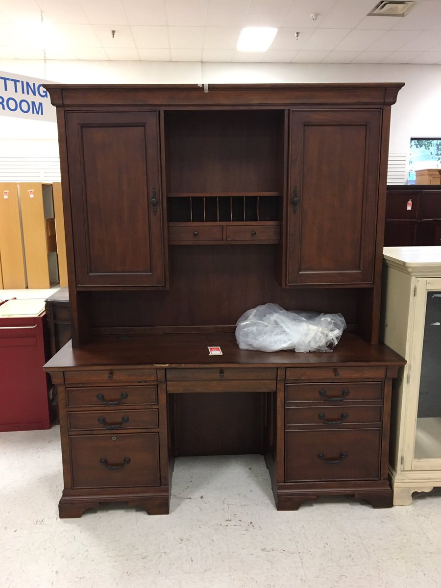 RRMissionStore's tweet image. It’s Friday!  That means 25% off ALL furniture!!  Come in for the #bestdealsinthetriangle. Be Blessed.