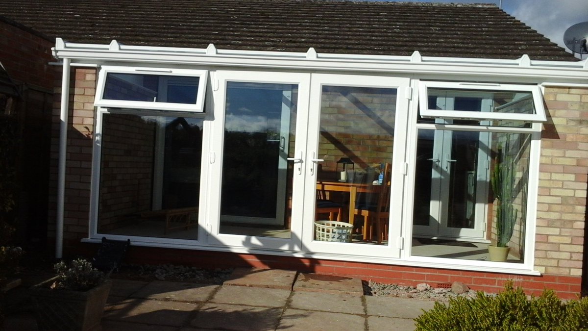 Fusion_Windows's tweet image. A small lean-to conservatory replaced by a full width conservatory including a new base and side walls