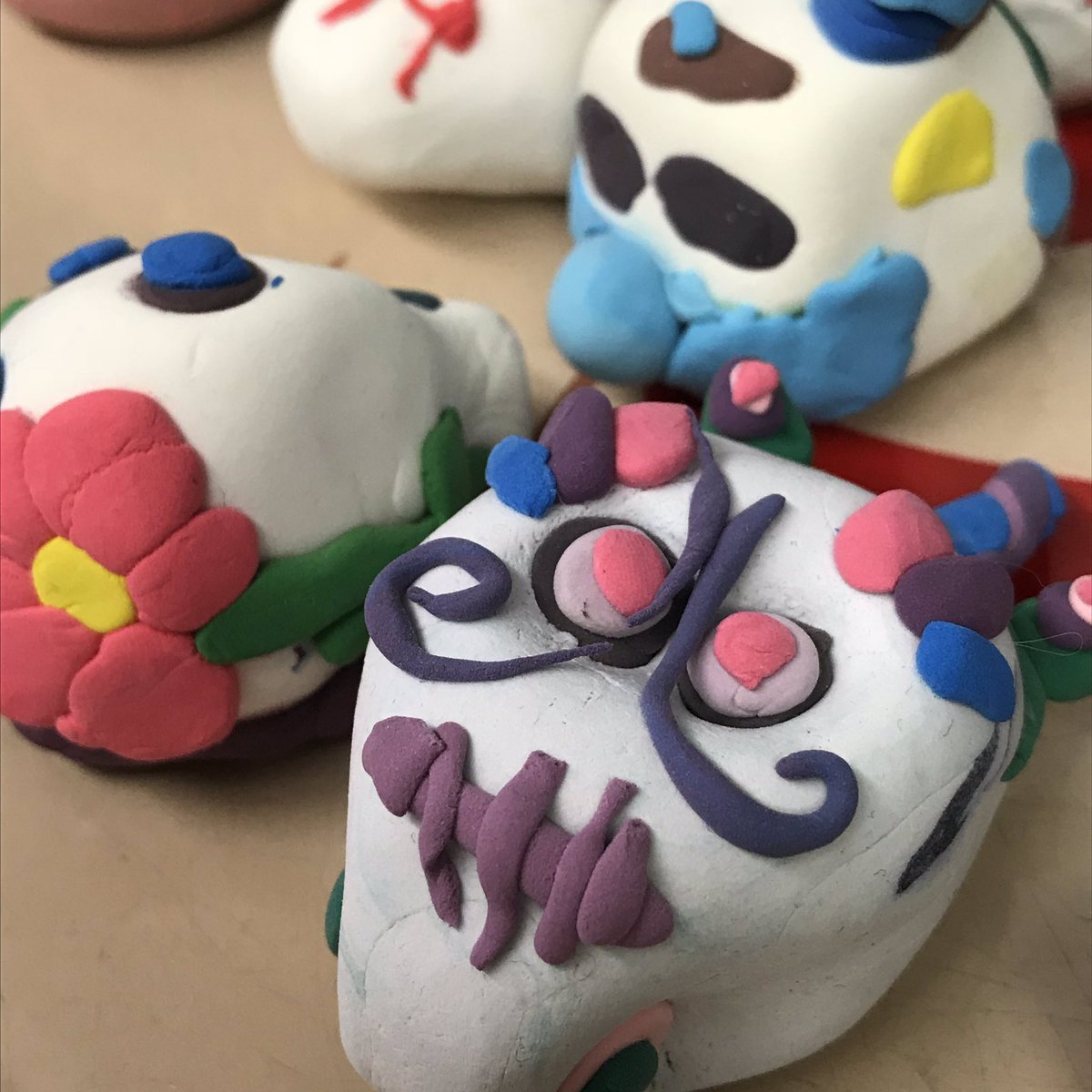 krisculby's tweet photo. Important connections are made when children learn about cultures other than their own. All grades studied #DiaDeMuertos to gain an understanding the bonds of family, tradition, and how we’re really more alike than not. #sugarskulls #colormixing #3rdgrade #buimpact @karehile https://t.co/2icmd8DihH