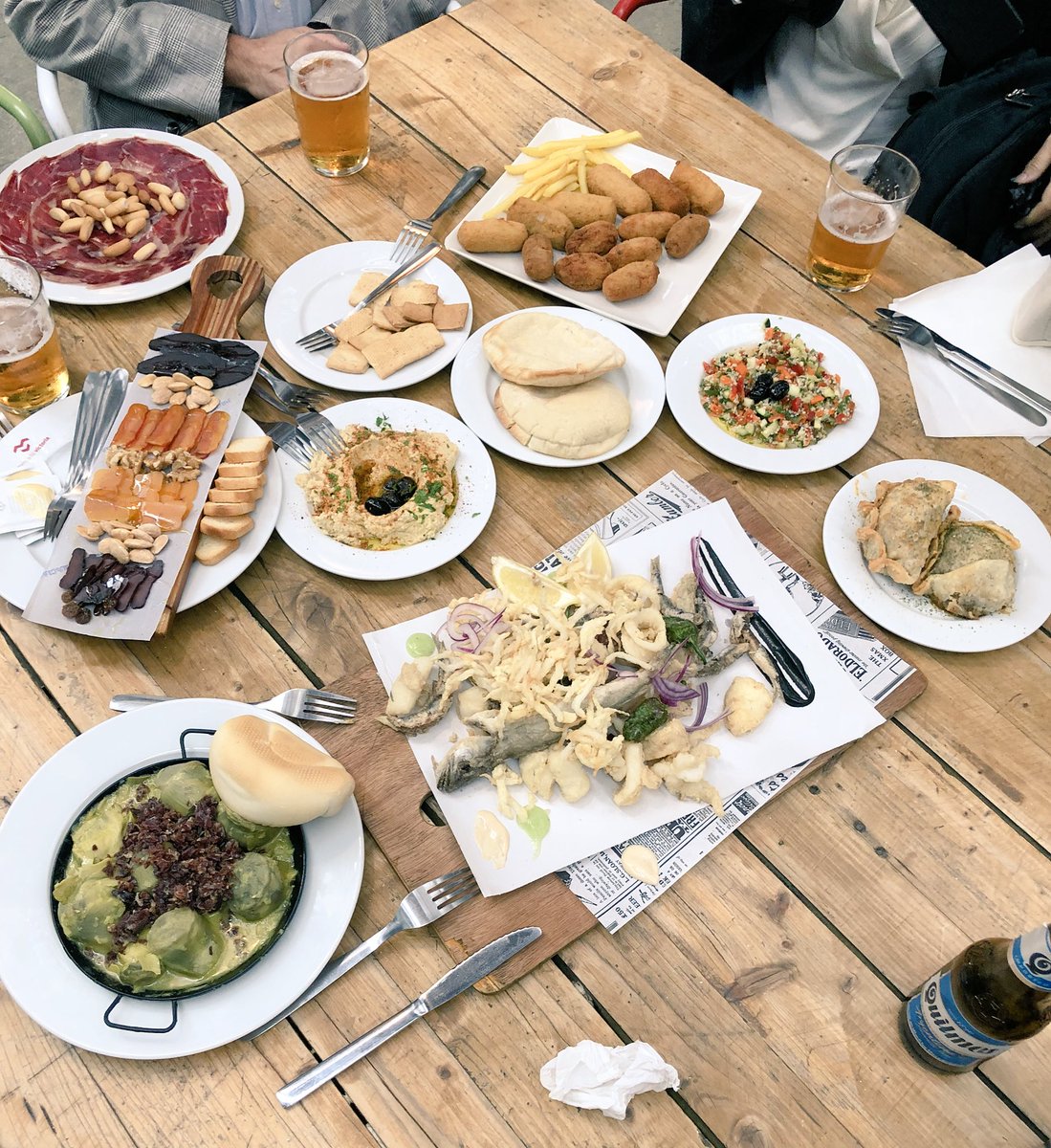 davidbarastegui's tweet photo. No todo es ciencia en el #gcfcongress18! La comida de hoy, los factores de mañana! @idrojjordi @JornadasFGC @STizol #Cordoba #oletu https://t.co/e8kKCUXp6n