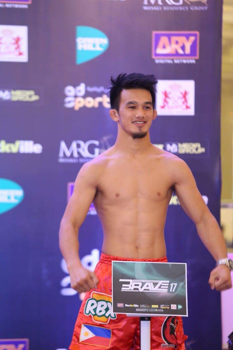 bravemmapak's tweet image. Contenders of Bantam Weight Bout (Co-Main Event) Jeremy Pacatiw &amp;amp; Uloomi Karim with the President, #BraveCombatFederation Muhammad Shahid at the stage of Weigh In Event #Brave17 #MMA Pakistan.
#HappeningNow at Raya Golf &amp;amp; Country Club, #Lahore.
#ARYDigitalNetwork #MRG #Rockville