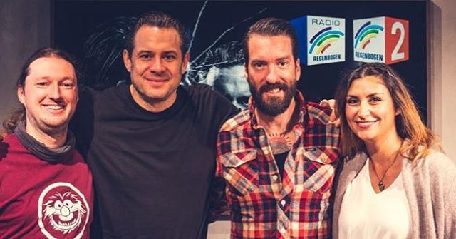 „Black is beautiful“ so heißt das neue Album der Cowboys @thebosshoss_official . Die beiden waren bei @cristinamariaklee und @ottiradioregenbogen im Interview und haben mal ein bisschen aus dem Nähkästchen geplaudert. Wofür der Songtitel A/Y/O steht und … ift.tt/2RkxwAf