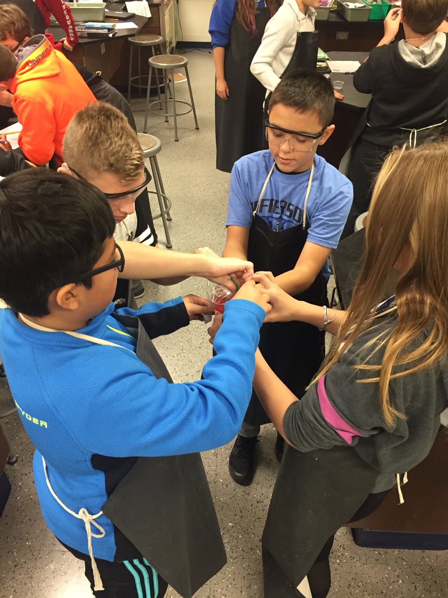 mrsjscience1's tweet photo. The ultimate teamwork lab! They are loving this ⁦⁦⁦@mspiento⁩ ! ⁦@Woodridge68⁩ https://t.co/MPrBwaXHrc