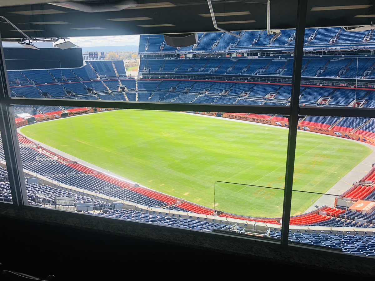 kbziehler's tweet photo. @MGMA proud to exhibit and host for @DBTExpo @broncosstadium -the technology worlds collide! #denver @CODigitalHealth https://t.co/DkCjlyiQsY