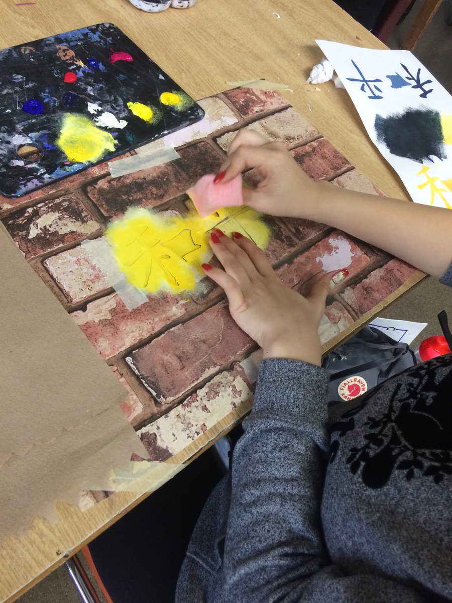 jfr_visualart's tweet image. Grade 10’s working on graffiti assignments at Ross!