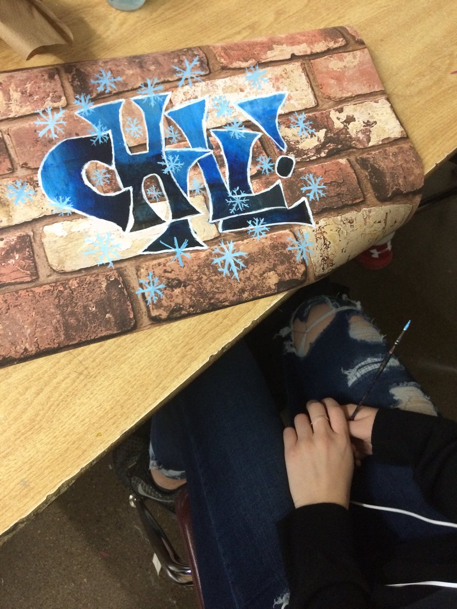 jfr_visualart's tweet image. Grade 10’s working on graffiti assignments at Ross!