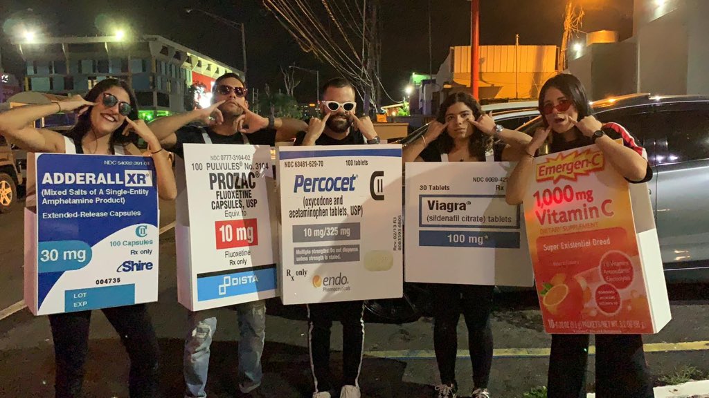 carlossenrique1's tweet photo. Time to dispense some fun 🚙💨💊 #wututu @jennifermperea https://t.co/dGvrXPCQwq